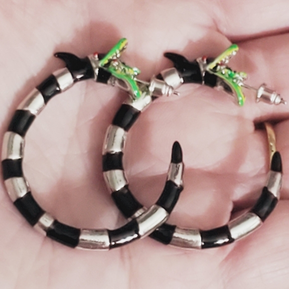 Beetle juice sand worm stripe earrings Halloween costumes New stripe hoops silve - Picture 9 of 13